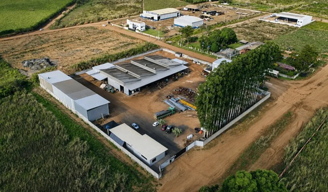 Vista aérea dos galpões da Ferraço Fundição